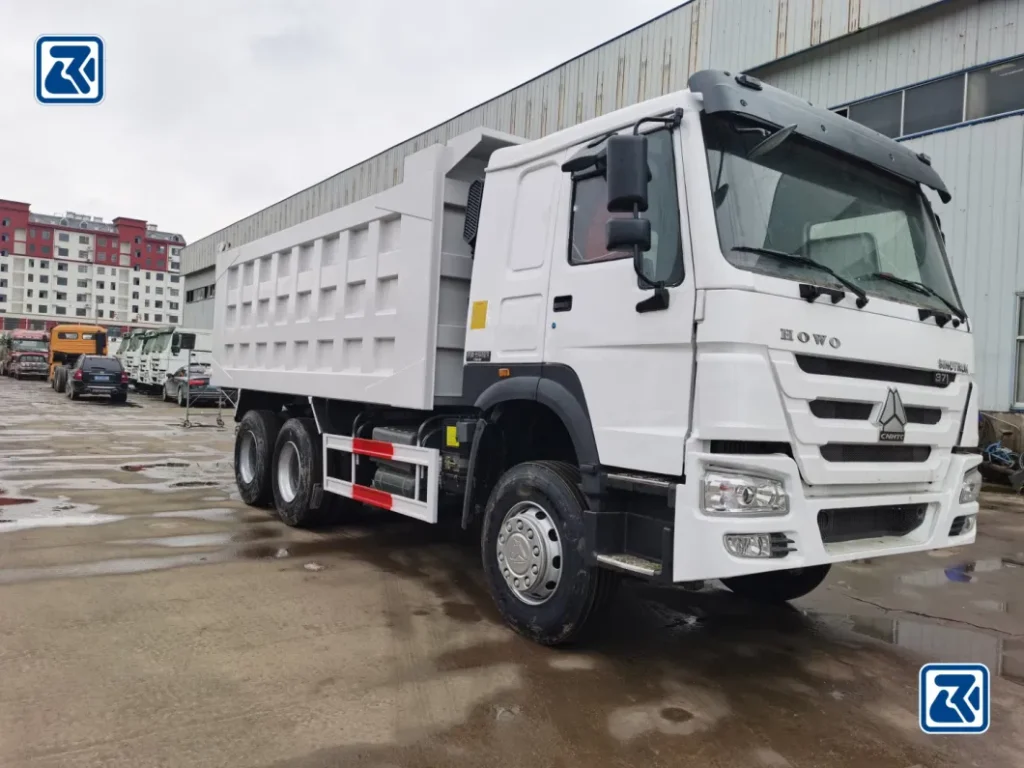 A quels environnements de travail les camions-bennes HOWO sont-ils adaptés ?