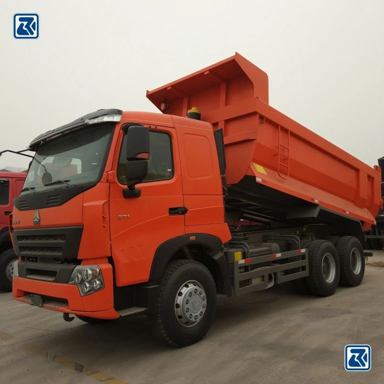 Camion-benne orange HOWO Special Truck Ltd, vue latérale