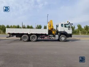 Comment entretenir le système hydraulique d’une grue HOWO ?